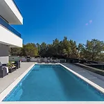 Villa Shaula By Guide