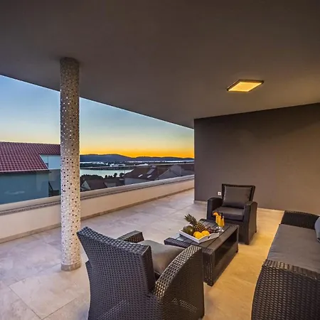 Shaula By Guide * Szybenik