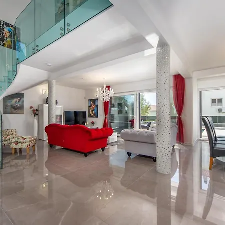 Villa Shaula By Guide *