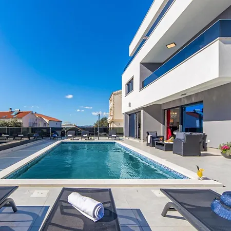 Shaula By Guide Willa