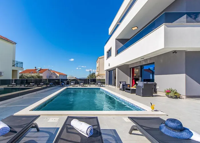 Shaula By Guide Willa