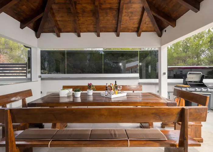 Shaula By Guide Willa