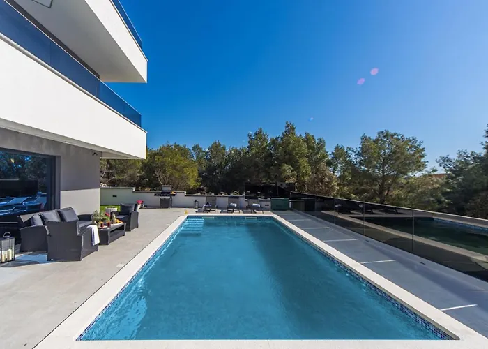 Willa Shaula By Guide