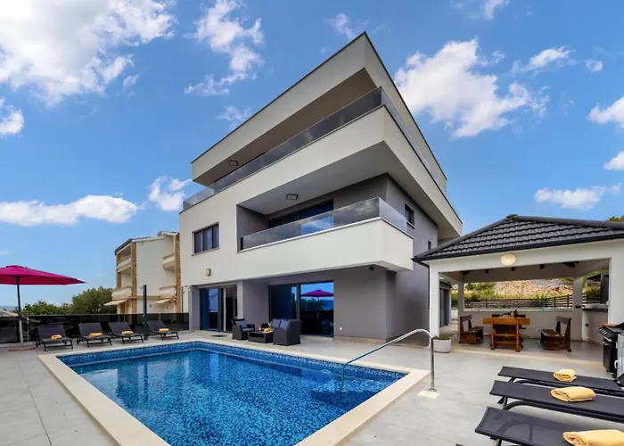 Shaula By Guide Willa *