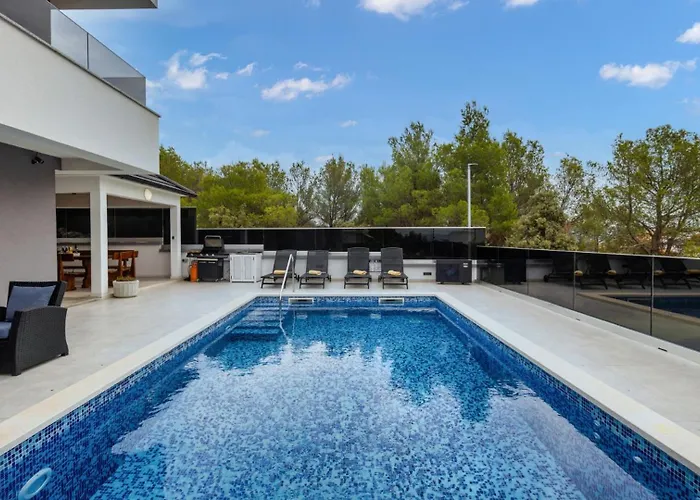 Willa Shaula By Guide