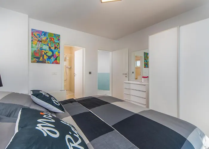 Shaula By Guide Szybenik